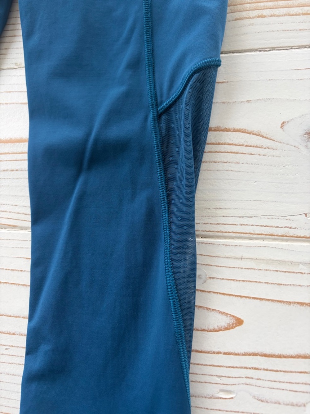 Lululemon Sole Training Crop Leggings in Poseidon Blue Size 4 NWOT - Picture 5 of 10